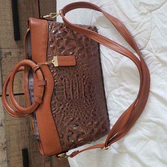 Alligator Style Leather Purse - Picture 3 of 16